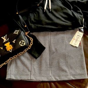 NWT JOLT Black and White houndstooth print skirt. Size 13 Juniors, 31 waist.